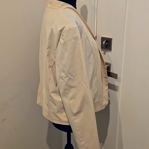 Ellen Tracy Elegant Cream Women's Jacket - Picture 4 of 8